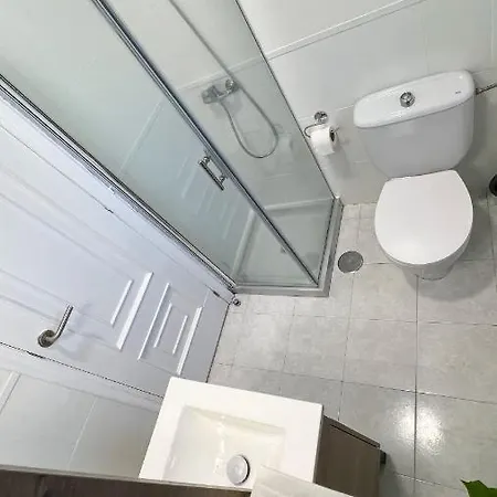 Amplia Casa De 9 Hab, Cabral. Holiday home Vigo