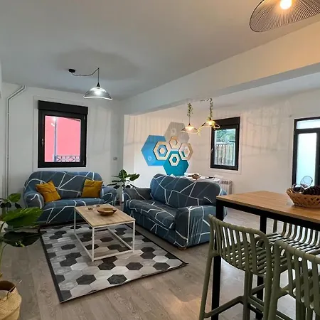 Amplia Casa De 9 Hab, Cabral. Holiday home *