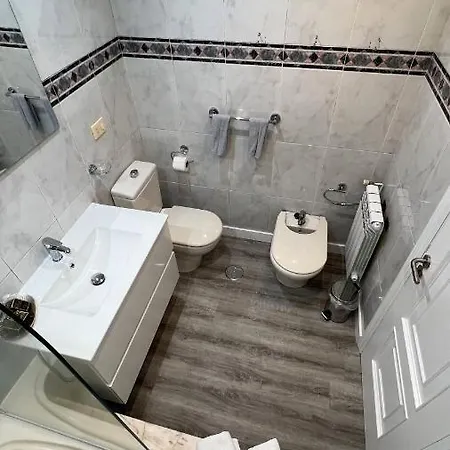 Amplia Casa De 9 Hab, Cabral. *