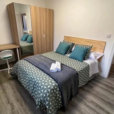 Amplia Casa De 9 Hab, Cabral. Holiday home Vigo