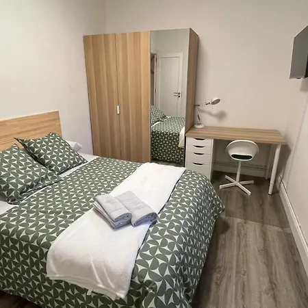 Amplia Casa De 9 Hab, Cabral. Holiday home Vigo