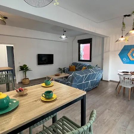 Amplia Casa De 9 Hab, Cabral. Holiday home Vigo