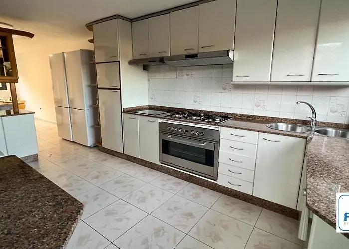 Amplia Casa De 9 Hab, Cabral. 度假居 比戈