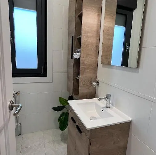 Amplia Casa De 9 Hab, Cabral.