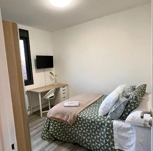 Amplia Casa De 9 Hab, Cabral. 比戈