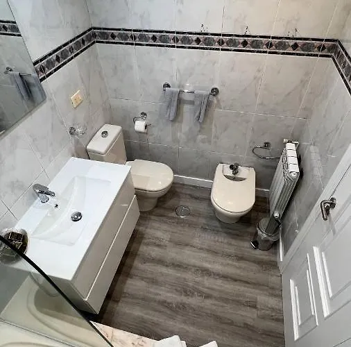 Amplia Casa De 9 Hab, Cabral. *