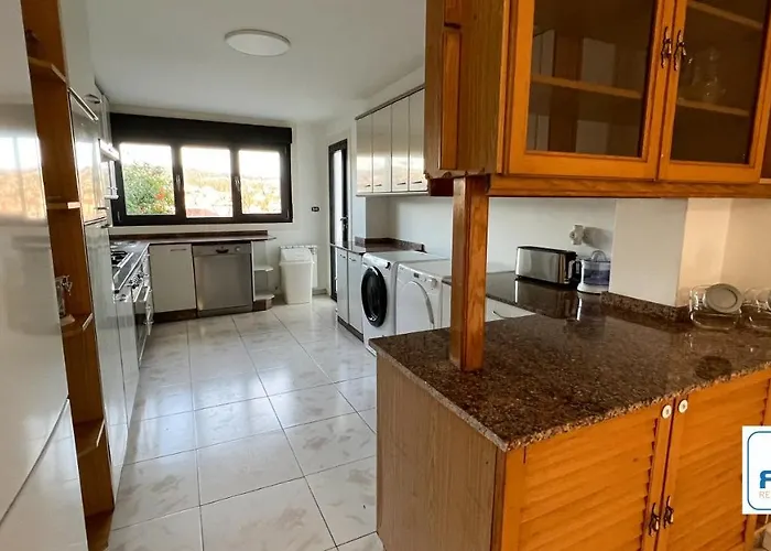 Amplia Casa De 9 Hab, Cabral. 度假居 比戈