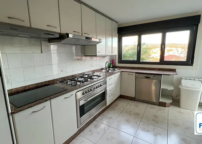 Amplia Casa De 9 Hab, Cabral.