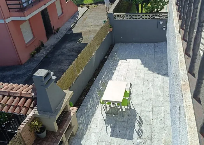 度假居 Amplia Casa De 9 Hab, Cabral. *