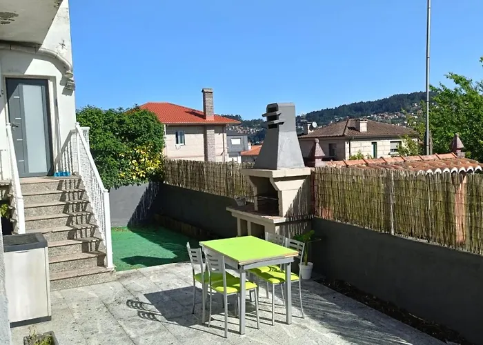 Amplia Casa De 9 Hab, Cabral. * Vigo